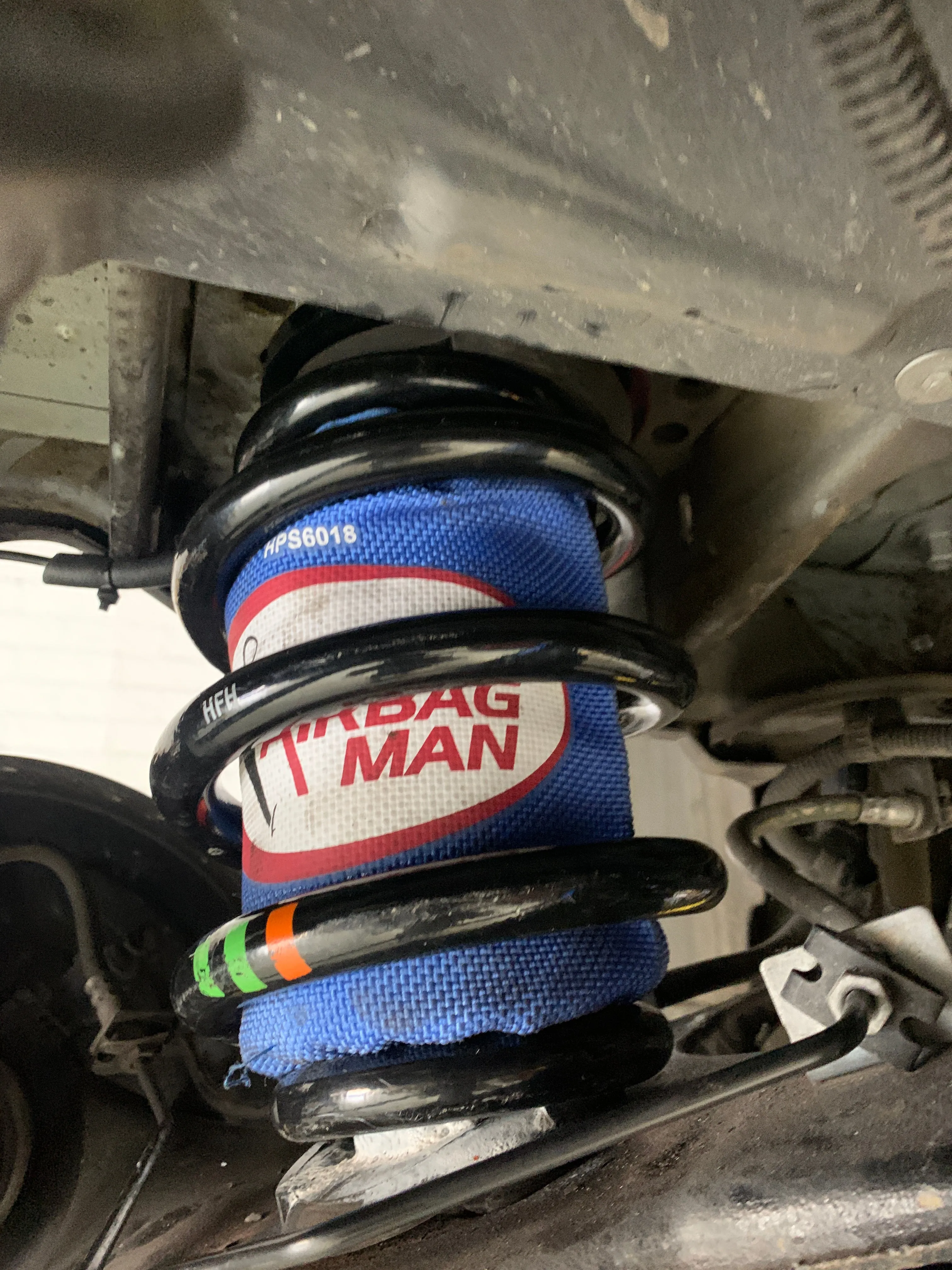 AIR SUSPENSION REAR HELPER KIT